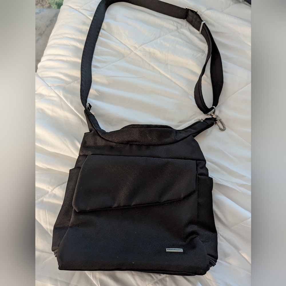 Travelon Women's Anti-Theft Classic Messenger Bag